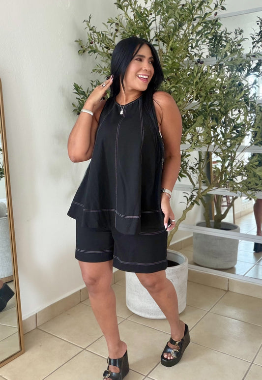 De Lujo Bien Expandible Bermuda Pants y Peplum Top Blacky Black CUBRIDOR (tiene bolsillos) no zipper no botones. Oversized (SOLD)