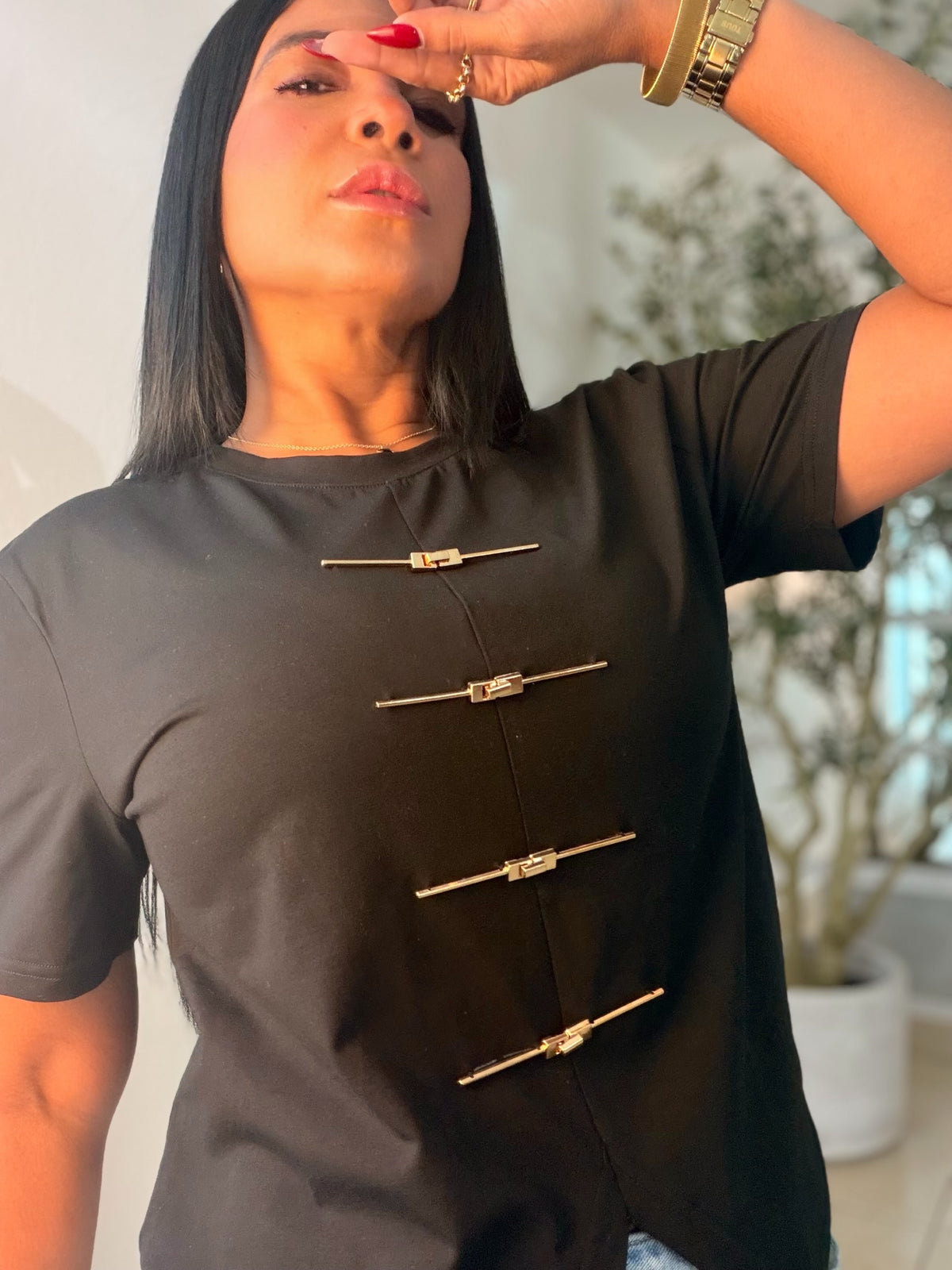 Black Premium Shirt With Gold Details (expandible y cómoda total) 💯 cotton