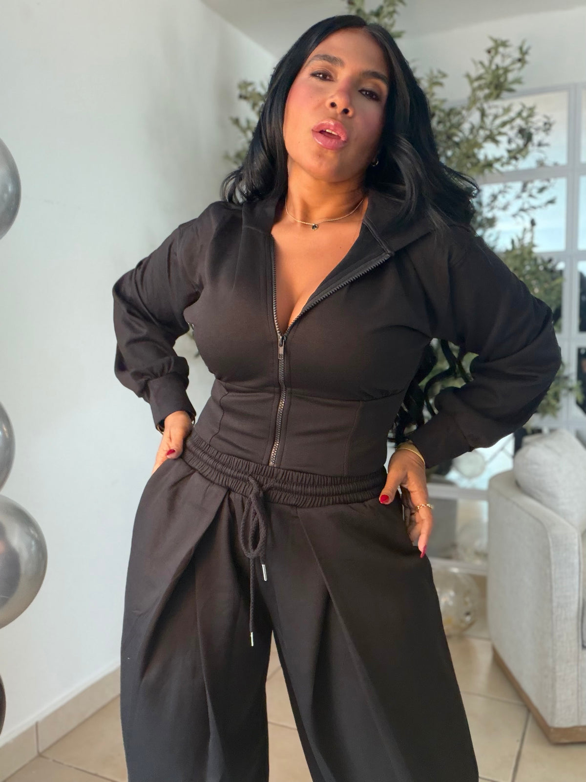 The Luxe Blacky Mega Premium Baggy Pants Set Spandex. Tiene bolsillos. La calidad y comodidad es a otro nivel! Color negro de lujo y de viajes es perfecto (SOLD OUT GRACIAS)