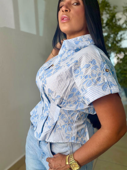 Blue and White Spandex Lace Detail Blouse (es un lujo de bella) único color (SOLD OUT GRACIAS)