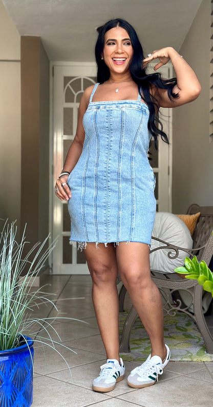 Nati Bien Expandible Denim Dress ( ajustable a n manguillos y puedes removerlos y usarlo estilo tubo.  Tiene bolsillos)