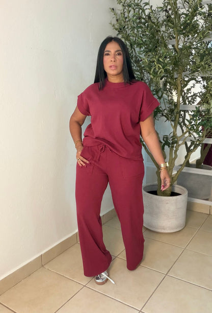 Burgundy Wine Spandex Set (top and pants) Bien Spandex y ùnico color. 💯 cotton premium y para viajar es muy top tambièn (Sold out Gracias)