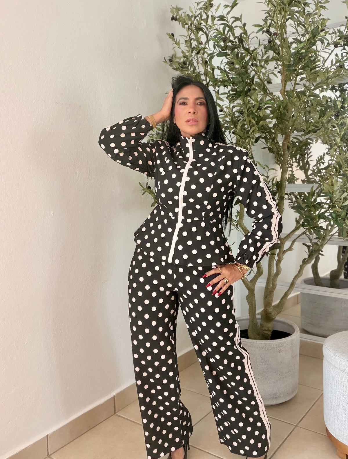Blacky Black Polka dots Spandex Peplum Top and pants (todo expandible y tiene bolsillos) SOLD OUT GRACIAS