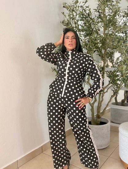 Blacky Black Polka dots Spandex Peplum Top and pants (todo expandible y tiene bolsillos) SOLD OUT GRACIAS