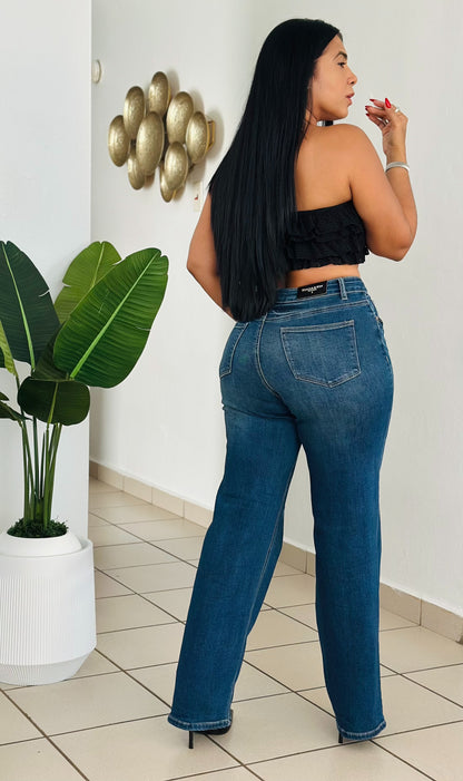 Nuevo Blue Jeans High Rise Mega Spandex! Mega bello! Úsalo con todo y por todo el año. Claro que con tennis también! PRE ORDEN LLEGA MARTES 20 Enero