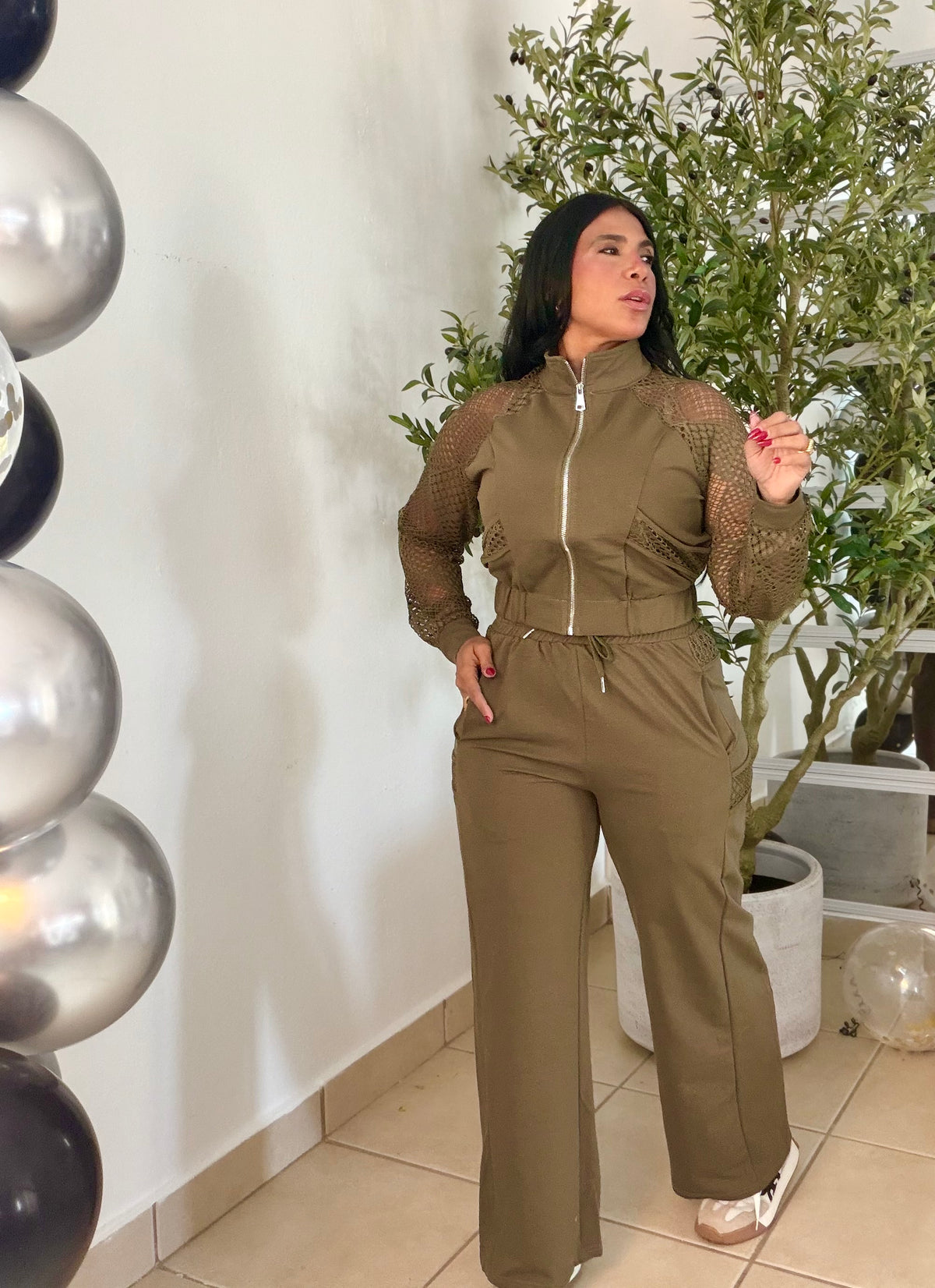 Luxe 💯 cotton Spandex Olive Green Travel Set with lace (tiene bolsillos y único color de infarto) verde olivo