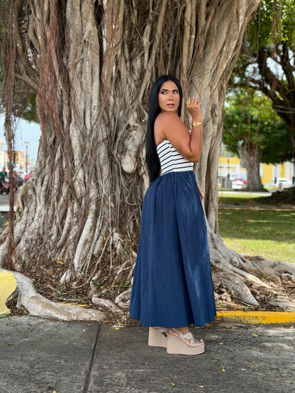 Stunning Blue Tube Spandex Midi Dress con líneas (demasiado bello!!) tiene bolsillos. No zipper ni botones