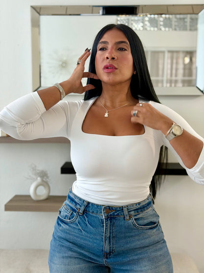 Dynamic Luxe White Premium Spandex White Top (color blanco y tiene cobertura para el àrea de busto) calidad faja. Long sleeve (SOLD OUT GRACIAS)