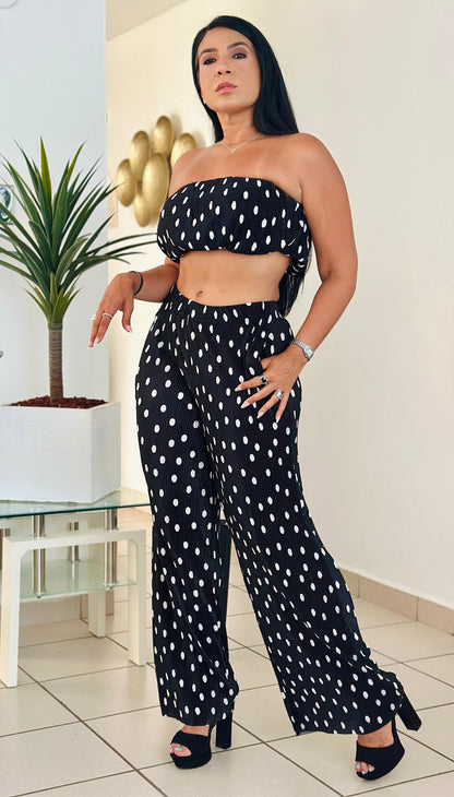 Set Polka Dots Mega Spandex y Mega bello ( tiene bolsillos y es bien suelto) puedes bajarle una talla