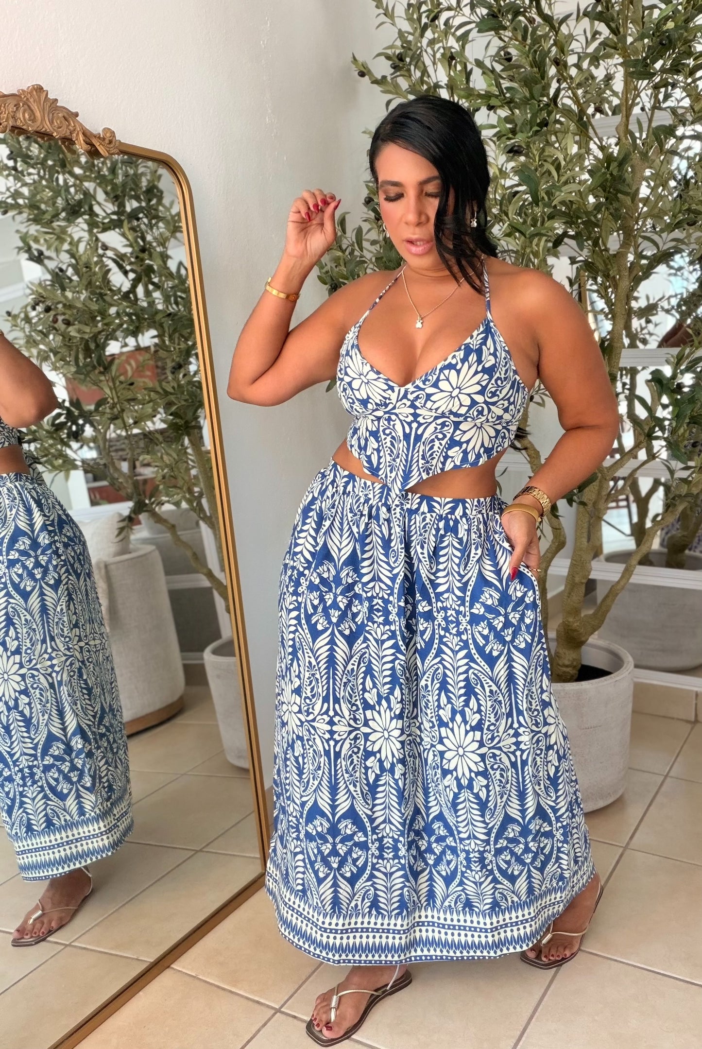 Italia Set Spandex y Top ajustable. Falda con bolsillos. Color azul y blanco (SOLD OUT GRACIAS)