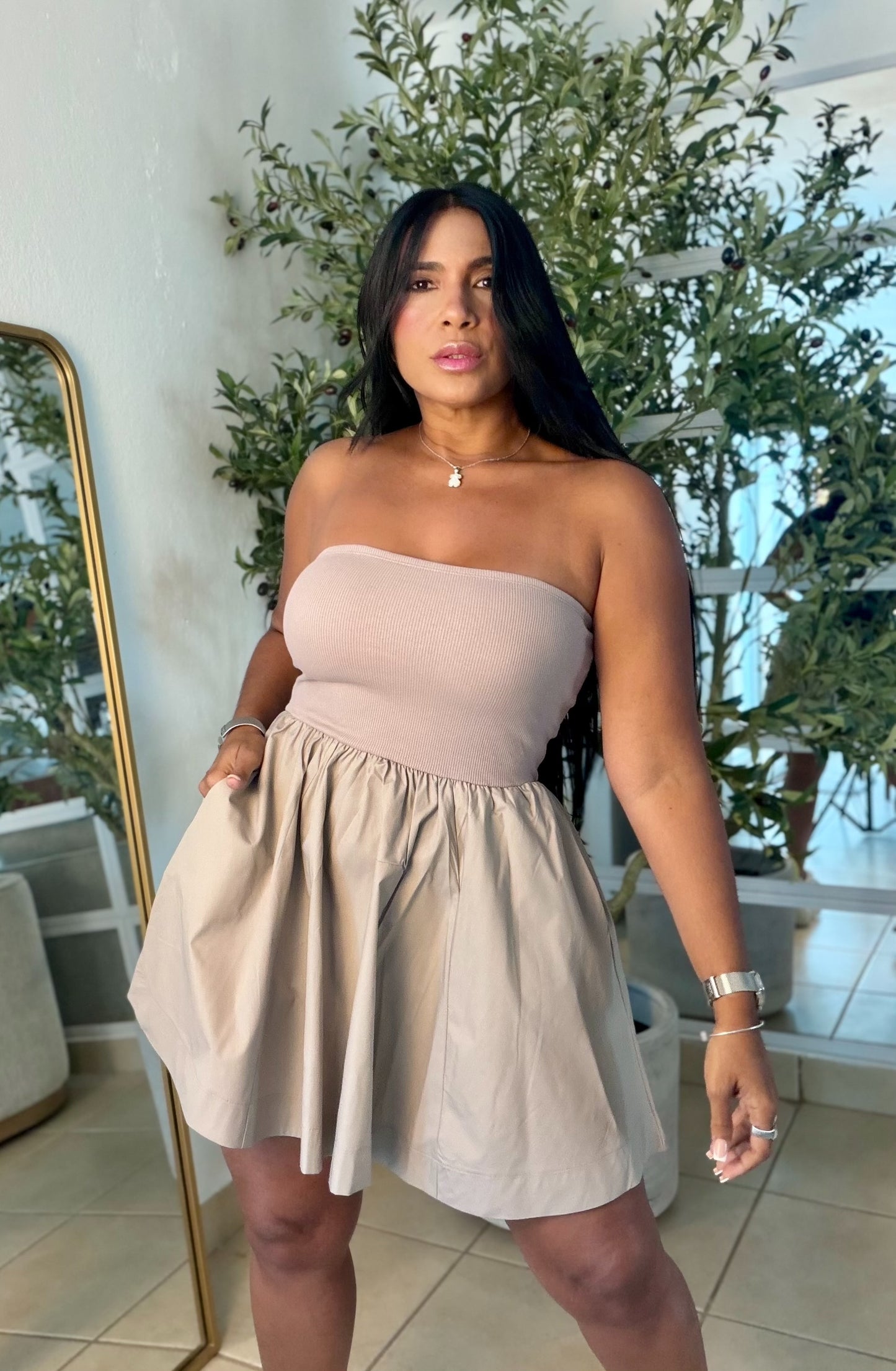 Veraneo Mocha Beige (color crema mocha) strapless dress con bolsillos (dress with pockets) 100 cotton