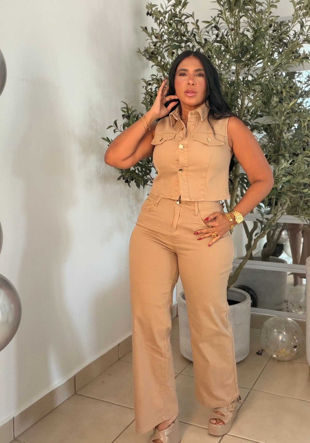 “Juanas” Mocha Beige Spandex Set Vest top y pantalòn . Simula denim (bien expandible) ùnico color y cubridor total. Mega còmodo