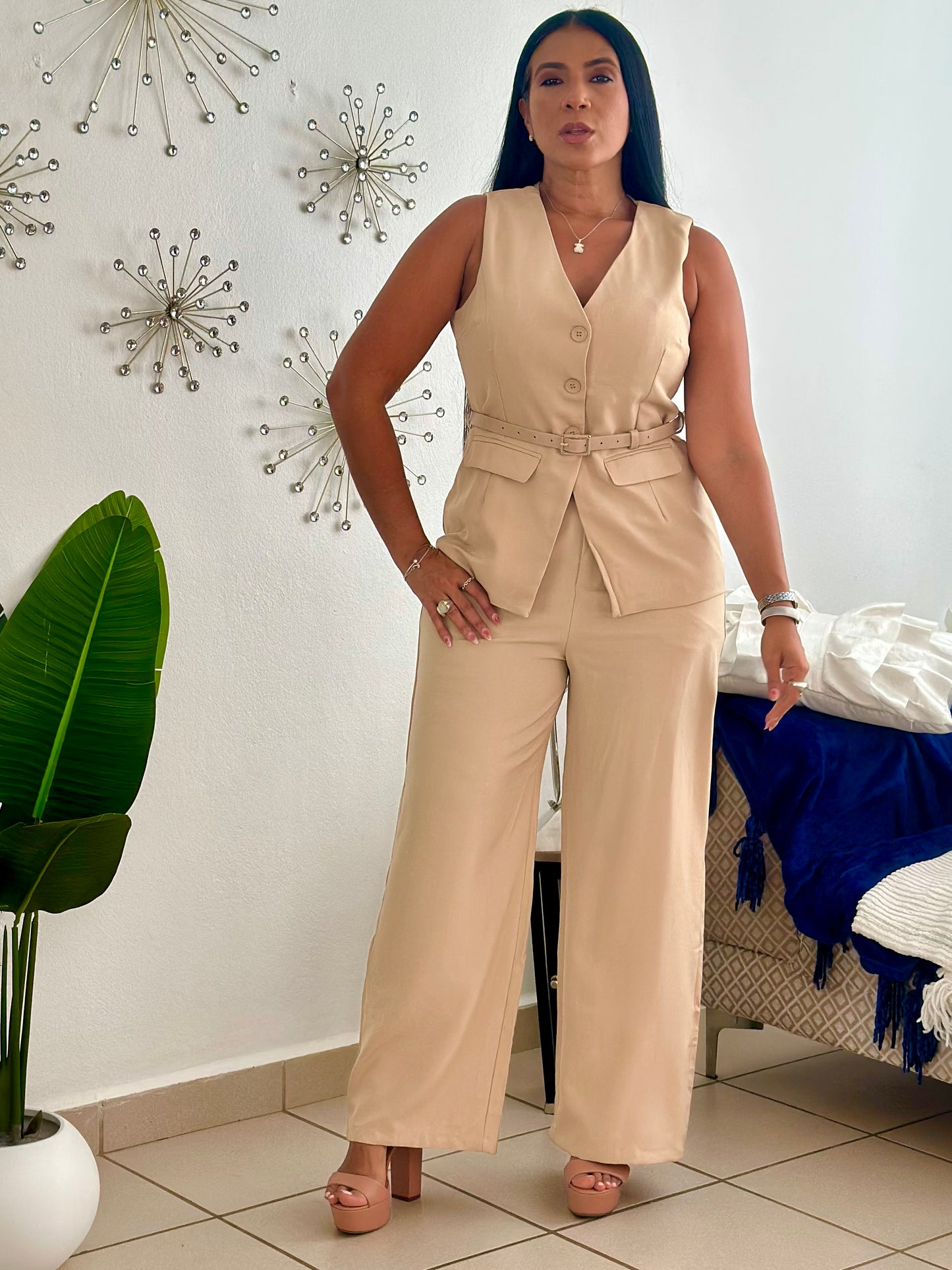 Empire Beige Vest Set ( expandible e incluye cinturón.  Cubridor totalmente)