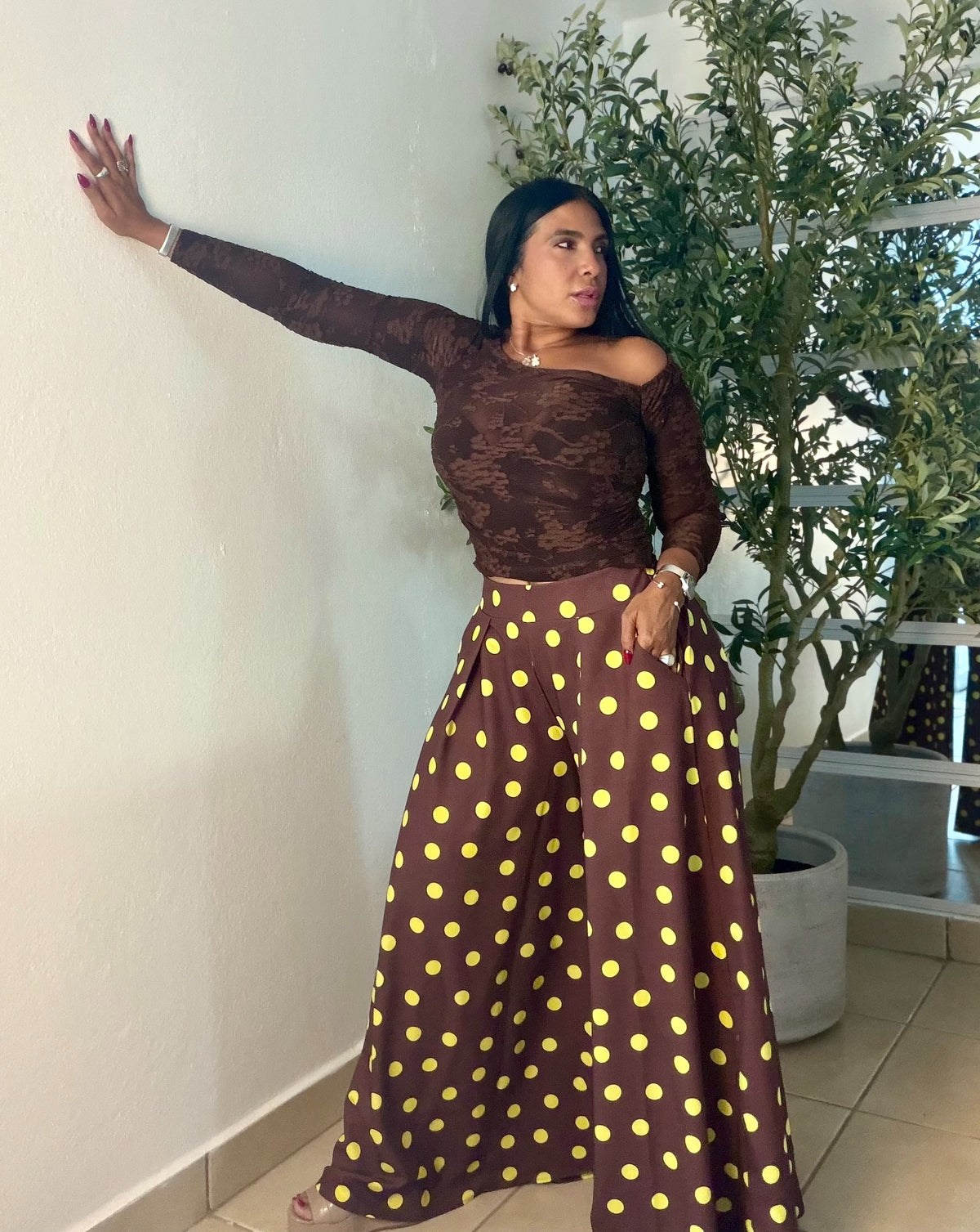 Polka Dots Yellow and Brown Wide Leg Palazzo Pants (Tiene bolsillos) ùnico color. Puesto small
