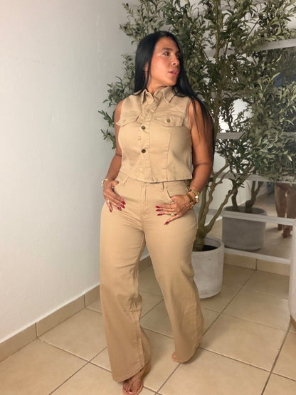 “Juanas” Mocha Beige Spandex Set Vest top y pantalòn . Simula denim (bien expandible) ùnico color y cubridor total. Mega còmodo (SOLD OUT GRACIAS)