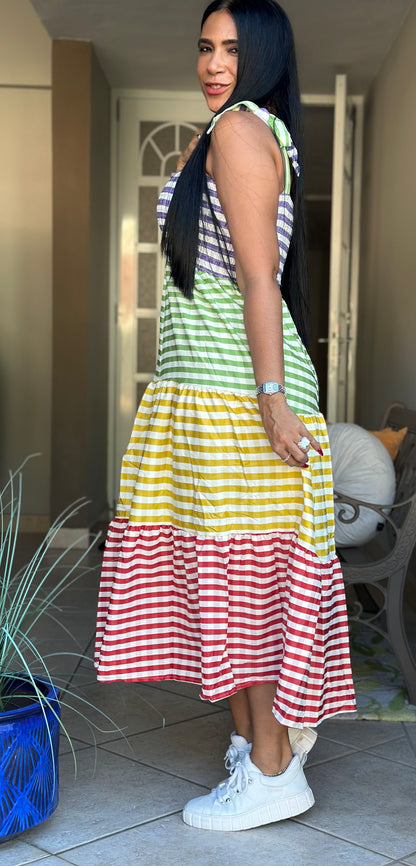 Los Colores Expandible y Bellooo Dress (ajustable en manguillos) ponle un top de manguitas cortas también