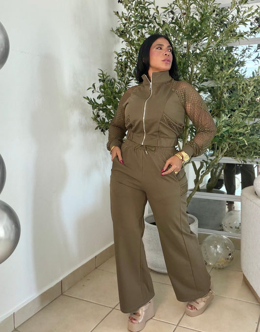 Luxe 💯 cotton Spandex Olive Green Travel Set with lace (tiene bolsillos y único color de infarto) verde olivo