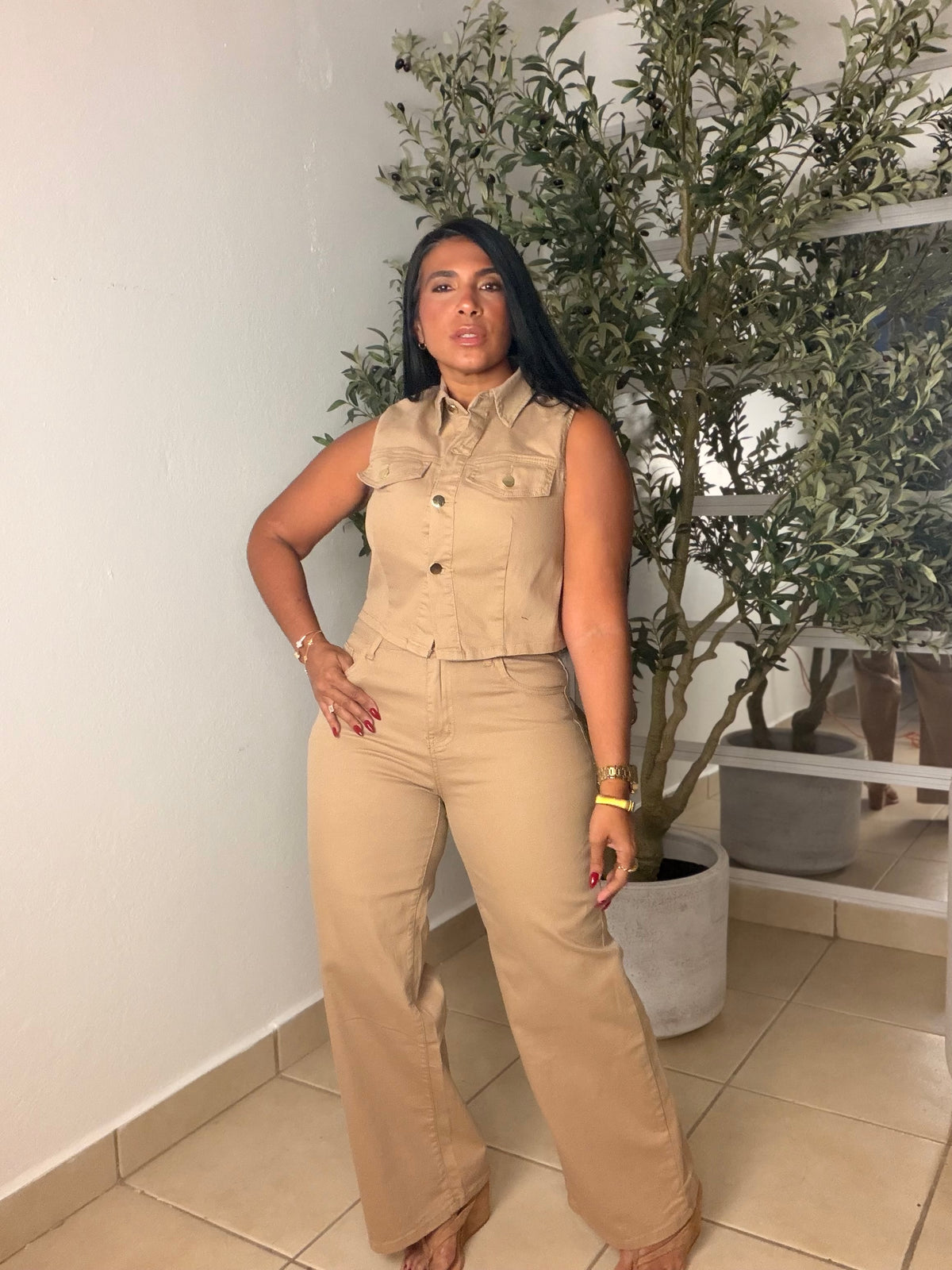 “Juanas” Mocha Beige Spandex Set Vest top y pantalòn . Simula denim (bien expandible) ùnico color y cubridor total. Mega còmodo (SOLD OUT GRACIAS)