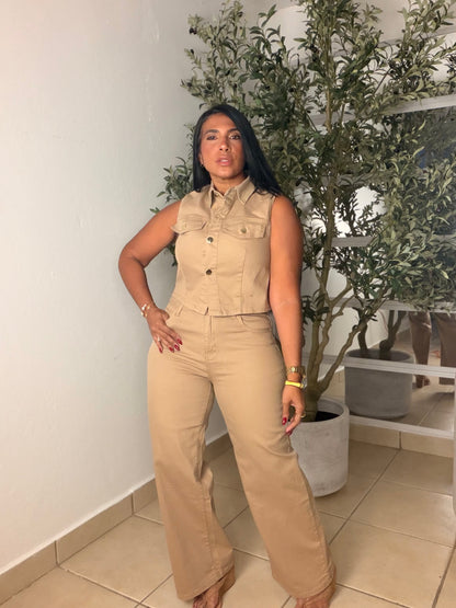 “Juanas” Mocha Beige Spandex Set Vest top y pantalòn . Simula denim (bien expandible) ùnico color y cubridor total. Mega còmodo (SOLD OUT GRACIAS)