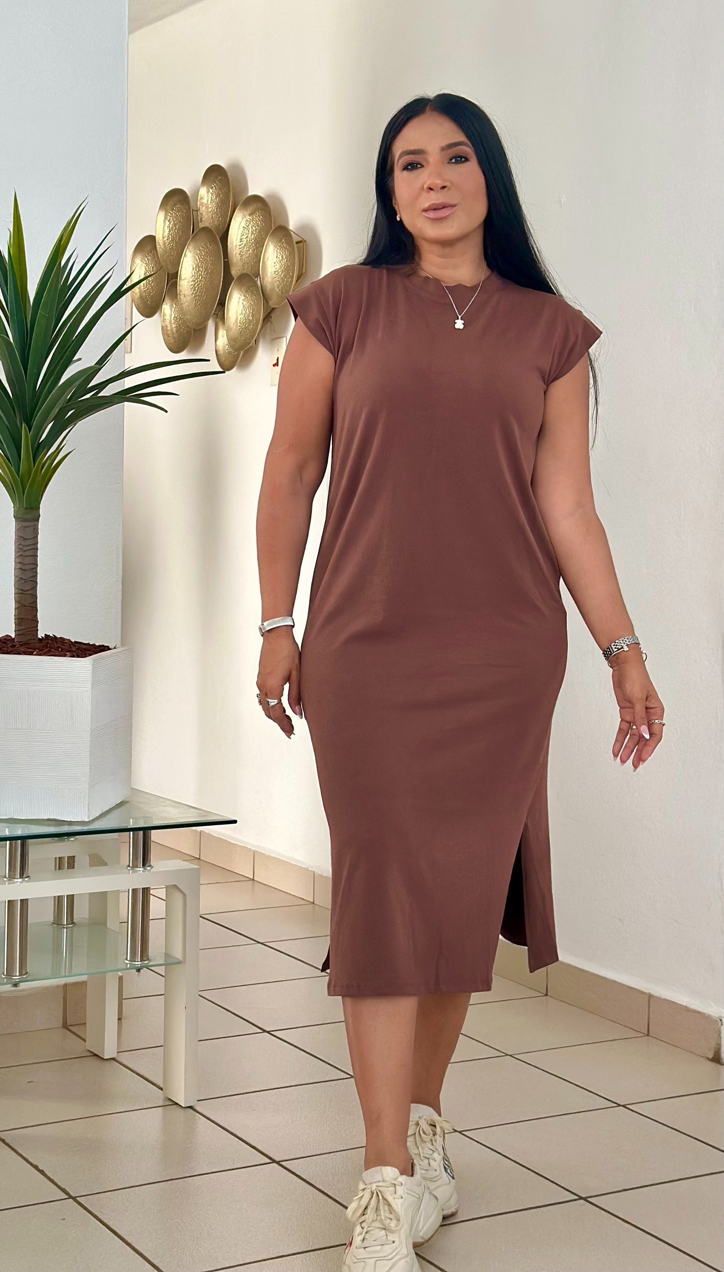 Bávaro Brown Cotton Spandex Sporty Midi Dress (bien cómodo y expandible). Puesto small