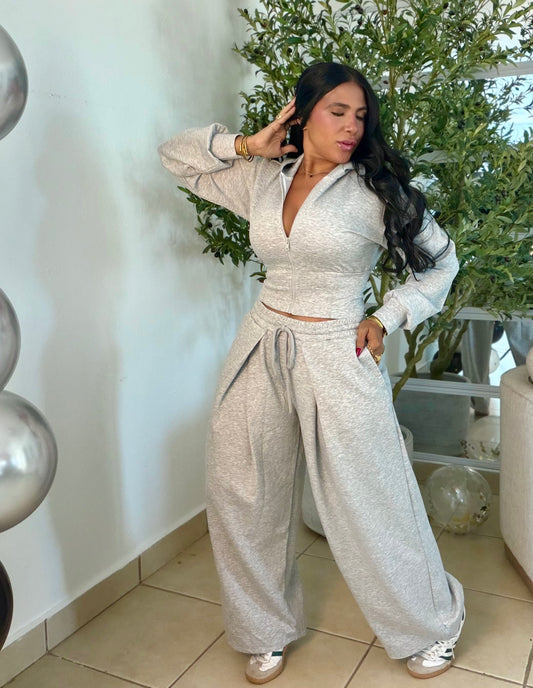 The Luxe Gray (gris claro) Mega Premium Baggy Pants Set Spandex. Tiene bolsillos. La calidad y comodidad es a otro nivel! Color gris claro de lujo y de viajes es perfecto