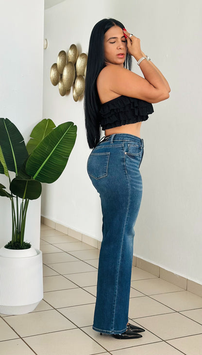 Nuevo Blue Jeans High Rise Mega Spandex! Mega bello! Úsalo con todo y por todo el año. Claro que con tennis también! PRE ORDEN LLEGA MARTES 20 Enero