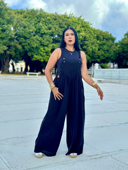 Black Oversized Overall (Ajustable en manguillos 3 botones.  Tiene bolsillos)