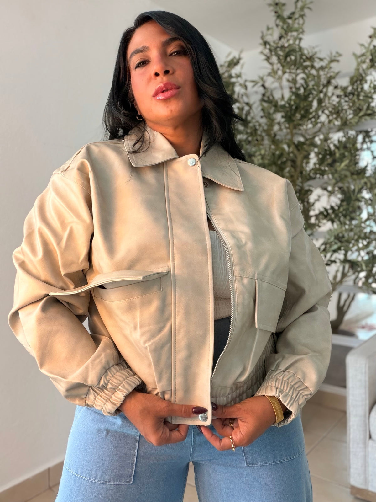 Chaqueta Ecru Beige Marmoleado de Mega Lujo! Oversized Style Expandible. Cómoda y tiene bolsillos.  Leather