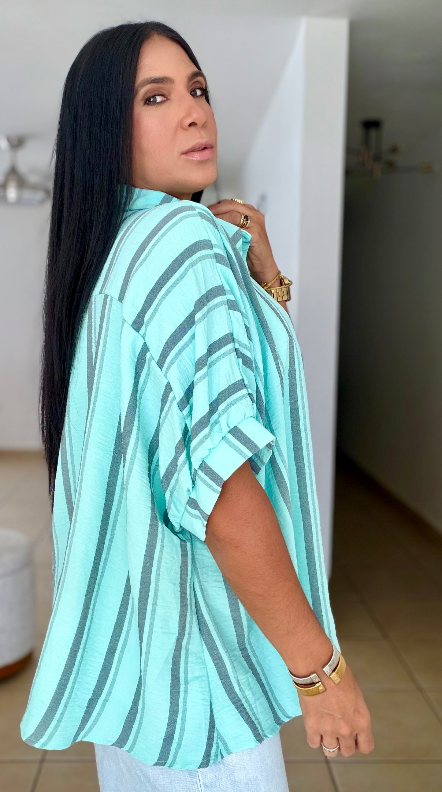 Atarah Mint Blue Vertical Striped Oversized Blusón (único color)