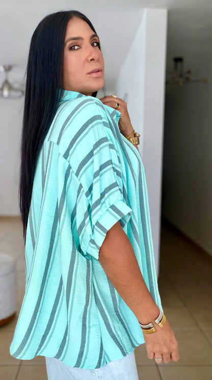 Atarah Mint Blue Vertical Striped Oversized Blusón (único color)