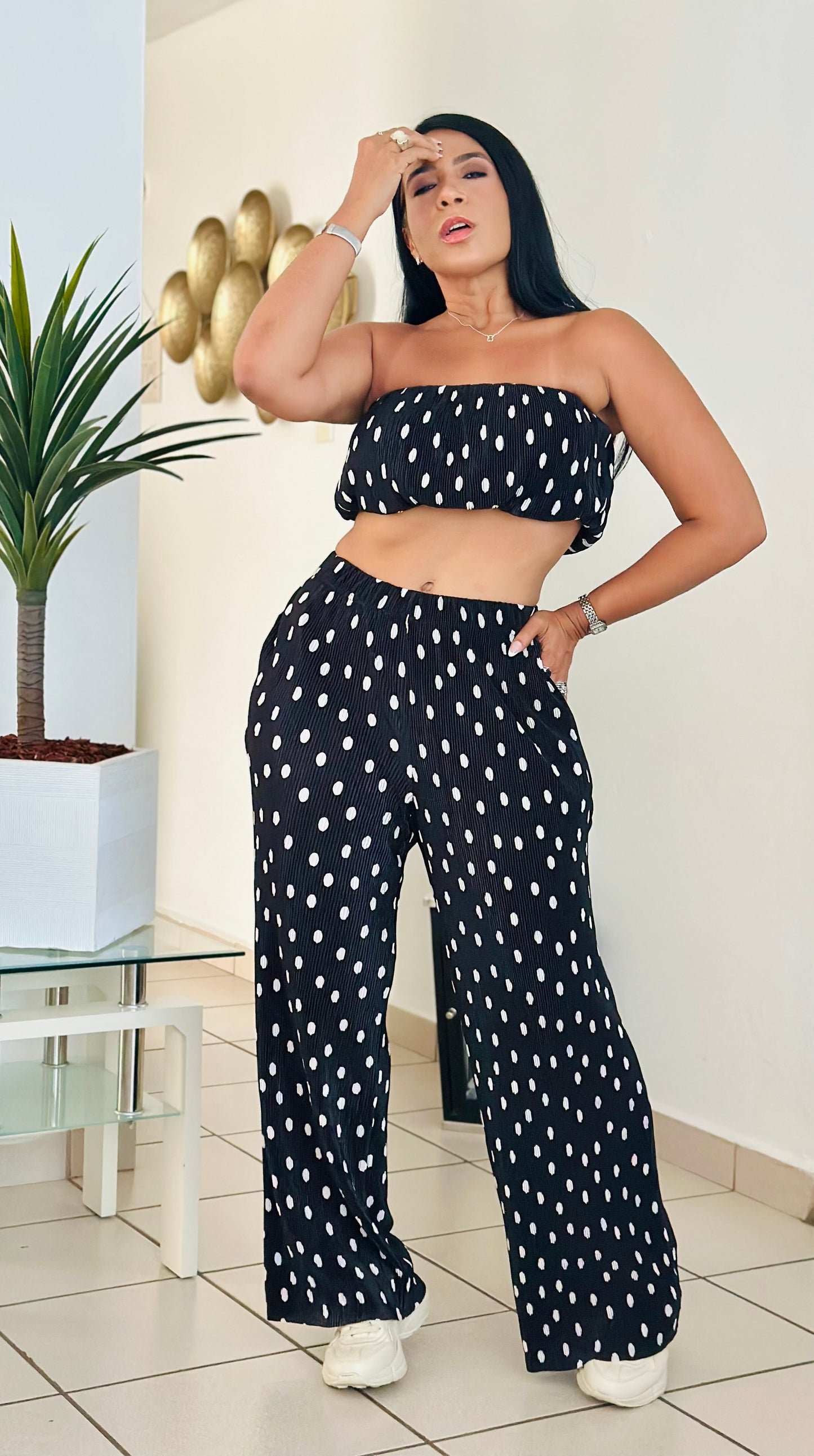 Set Polka Dots Mega Spandex y Mega bello ( tiene bolsillos y es bien suelto) puedes bajarle una talla) no zipper ni botones