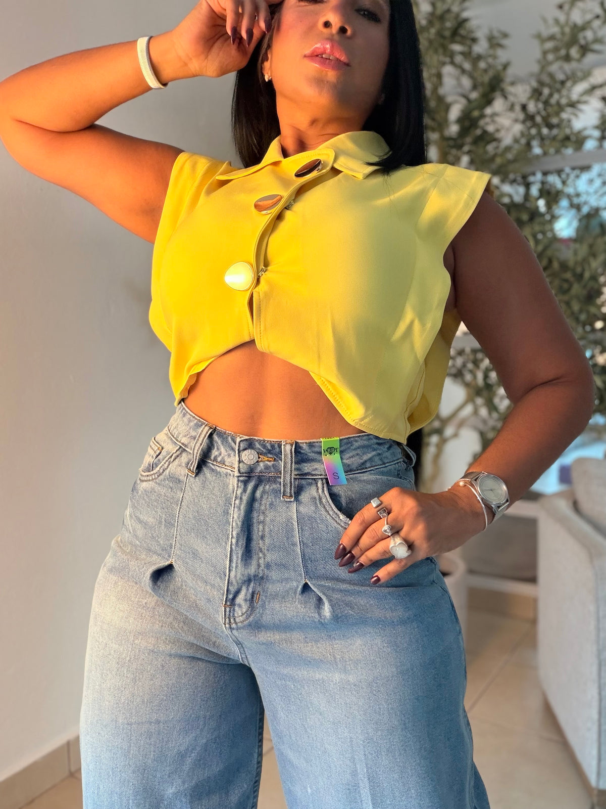 Luxury Top Amarilla con Botones Dorados