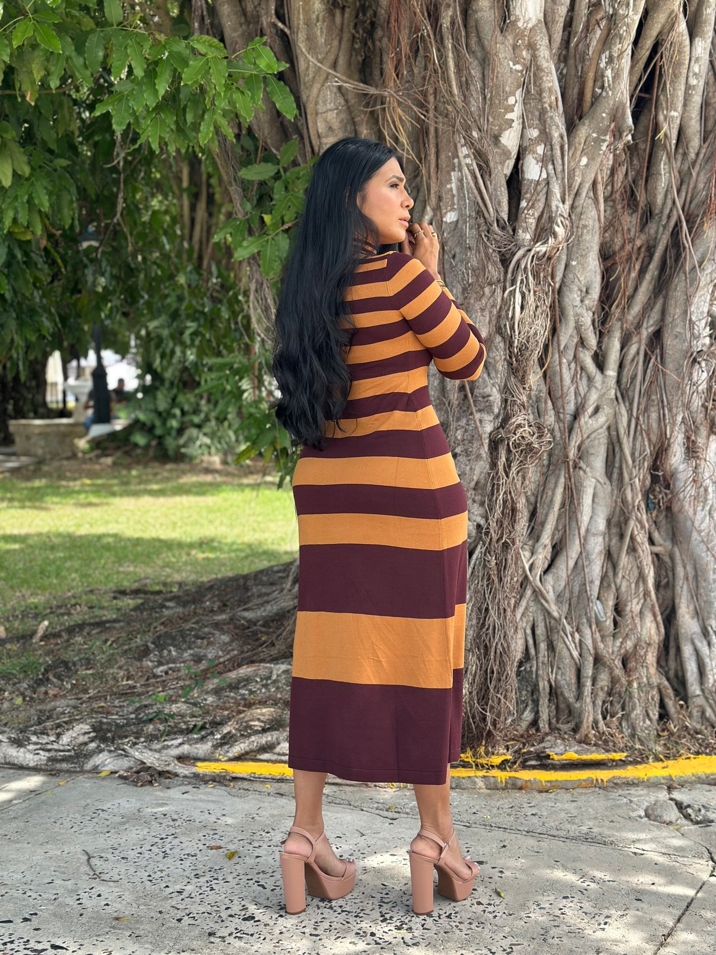 Chic Camel Stripe Midi Dress (Mega Spandex y Mega liviano)