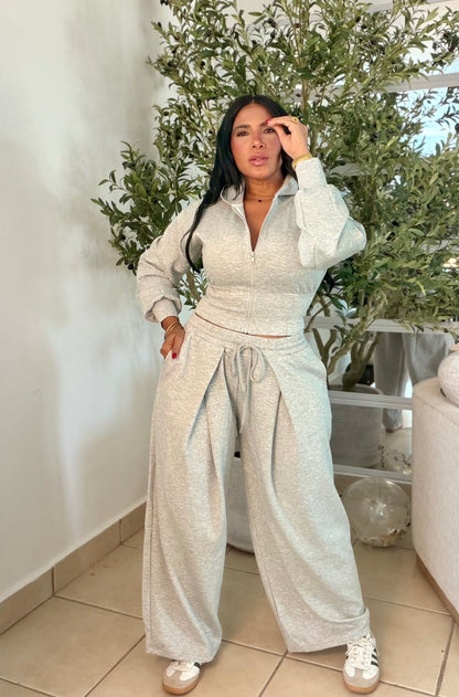 The Luxe Gray (gris claro) Mega Premium Baggy Pants Set Spandex. Tiene bolsillos. La calidad y comodidad es a otro nivel! Color gris claro de lujo y de viajes es perfecto