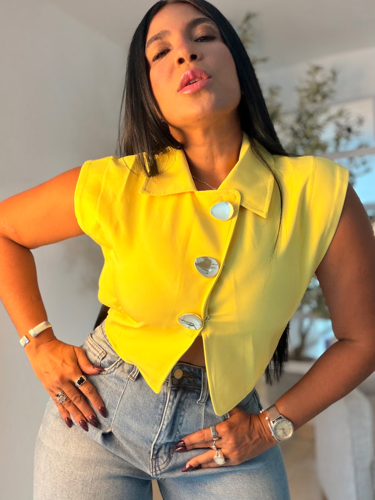Luxury Top Amarilla con Botones Dorados