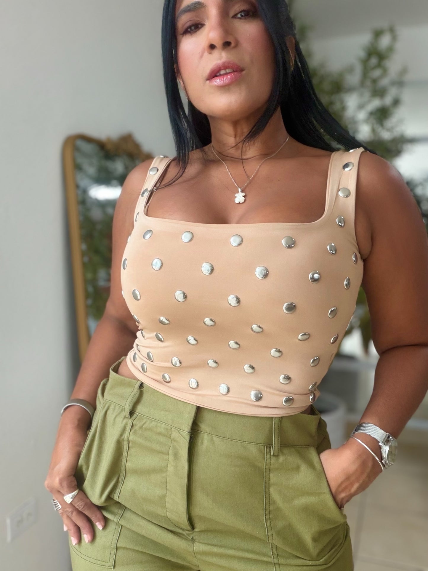Beige Nude Spandex Top Con Metales fijos (por dentro es lisa) SOLD OUT