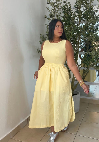 Butter Yellow Luxury Spandex Midi Knit Dress (forrito debajo suelto y tiene bolsillos)