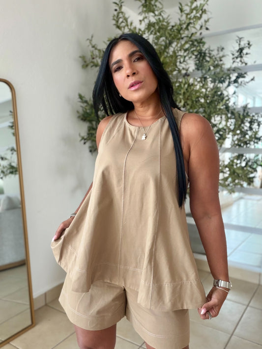 De Lujo Bien Expandible Bermuda Pants y Peplum BEIGE TAUPÈ CUBRIDOR (tiene bolsillos) no zipper no botones. Oversized (SOLD) 100% cotton