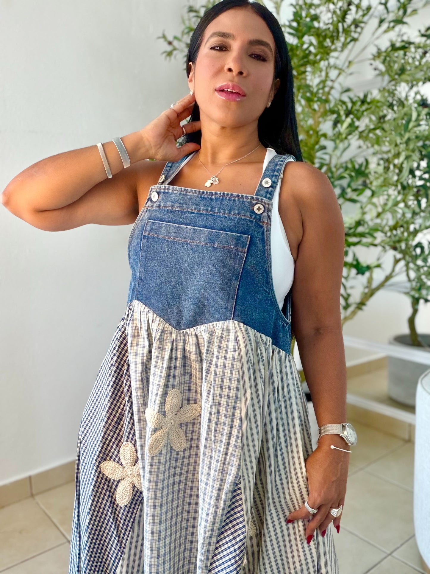 Denim Blue Patches and Fower Details  Oversized Dress (tiene bolsillos y ajustable a gusto en mangos)