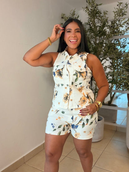 “Valeria” Denim White with flowers Set de Top tipo vest y shorts biennn expandible