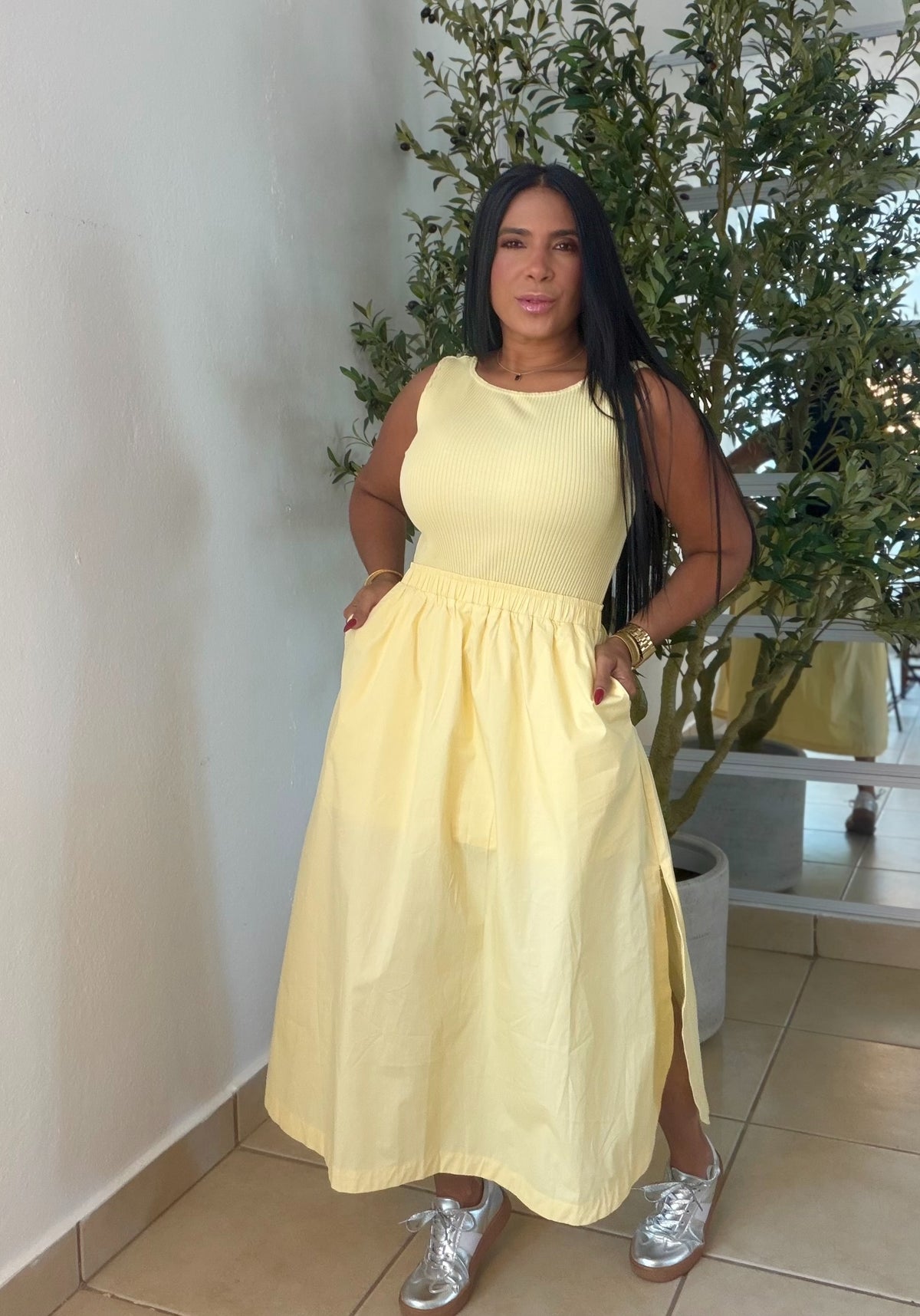 Butter Yellow Luxury Spandex Midi Knit Dress (forrito debajo suelto y tiene bolsillos)