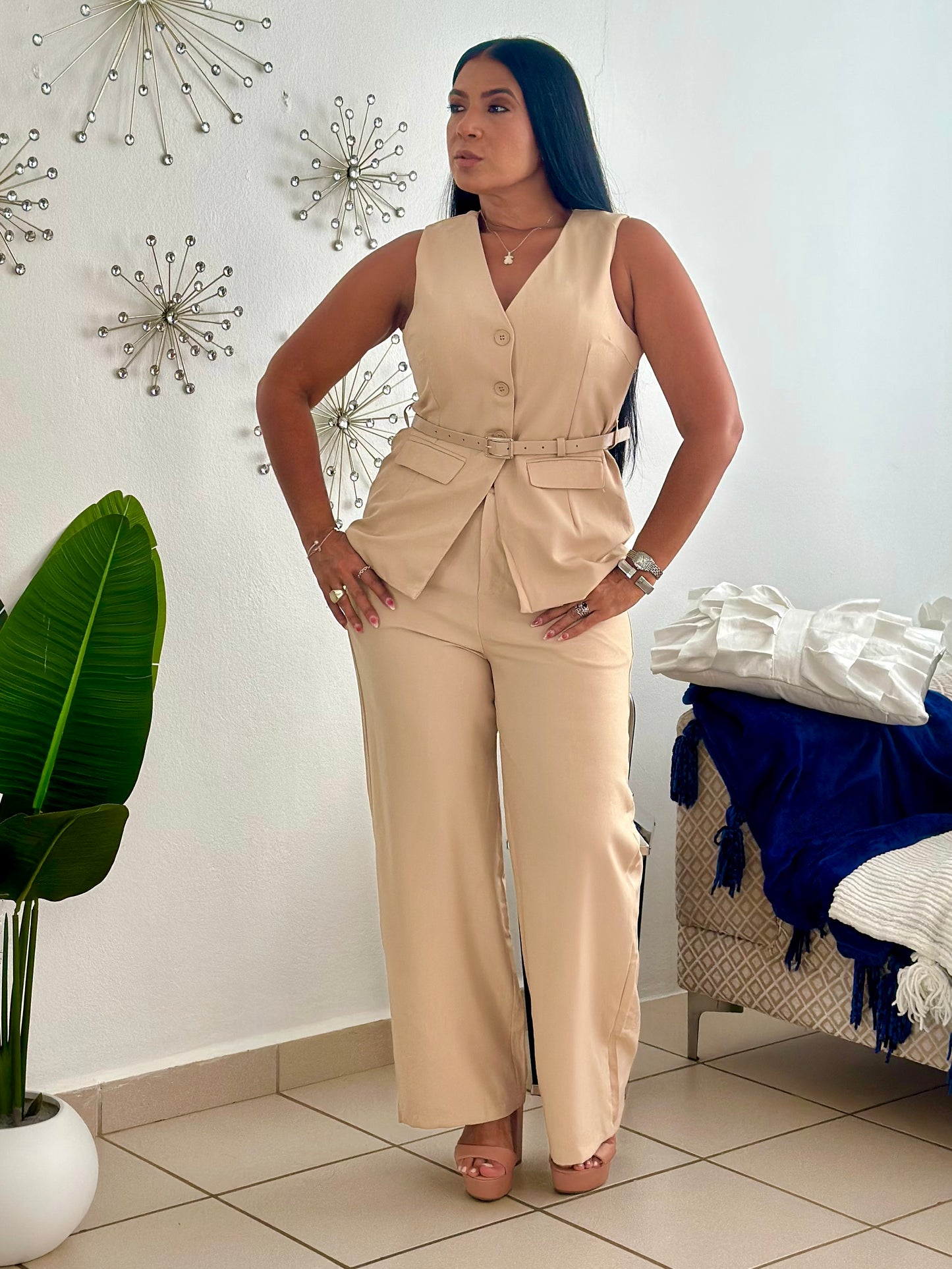 Empire Beige Vest Set ( expandible e incluye cinturón.  Cubridor totalmente)