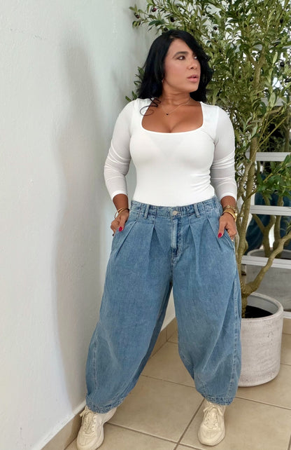 El baggy jeans màs amado por todas! Aquí con otro top
