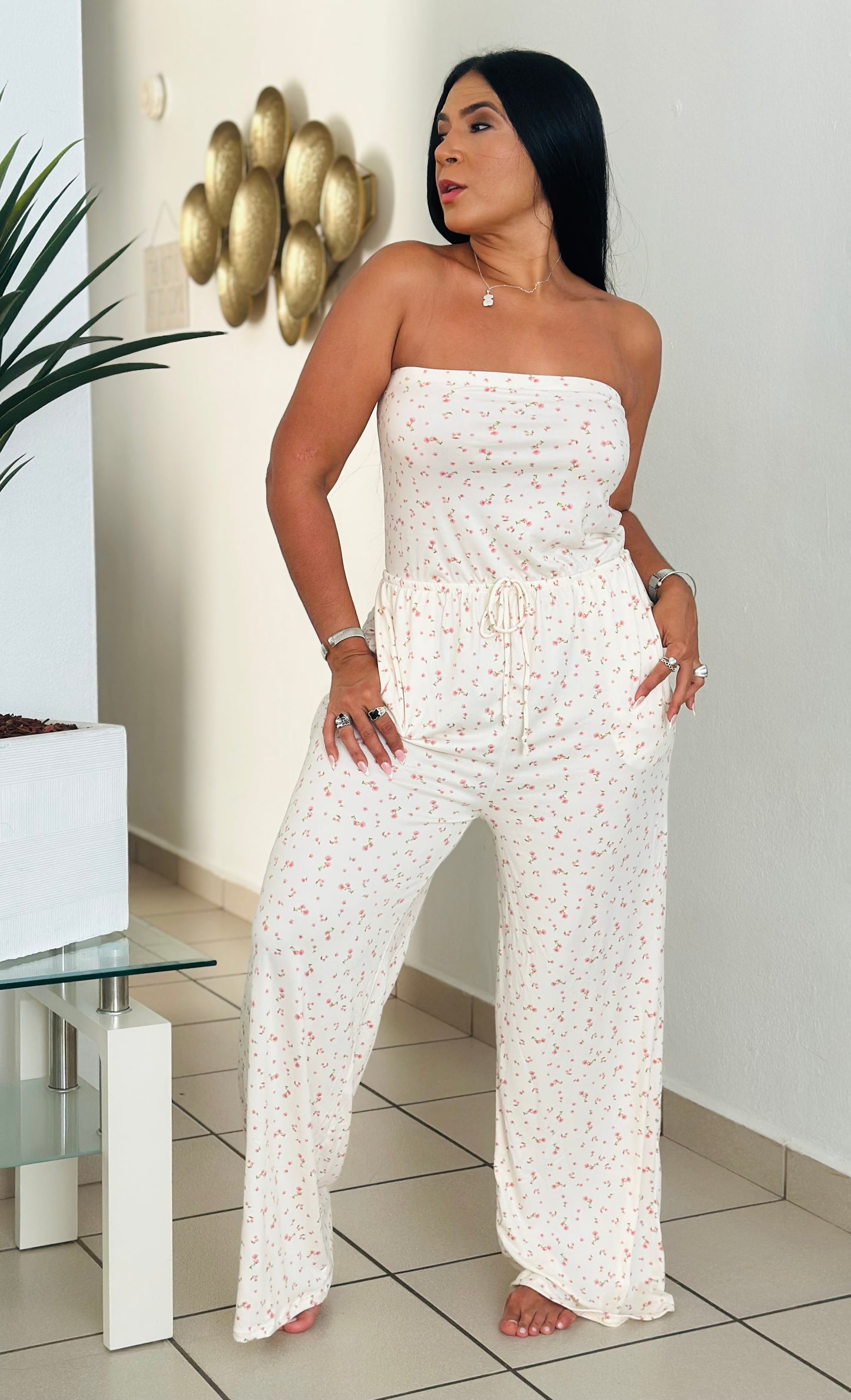 Comfy Beige Spandex Wide Keg Jumpsuit (detalles florecitas)