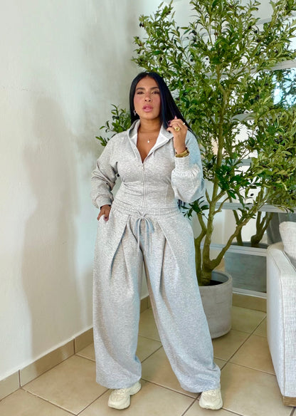 The Luxe Gray Mega Premium Baggy Pants Set Spandex. Tiene bolsillos. La calidad y comodidad es a otro nivel! Color gris claro de lujo y de viajes es perfecto