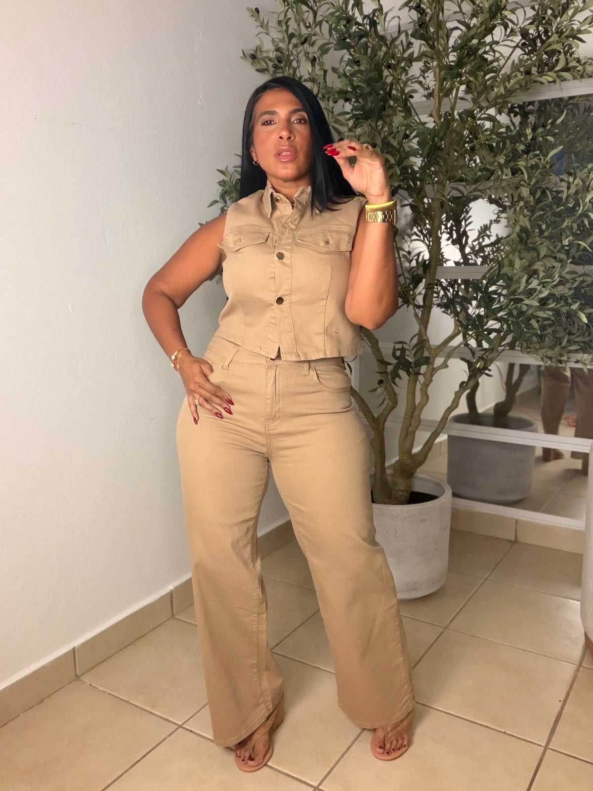 “Juanas” Mocha Beige Spandex Set Vest top y pantalòn . Simula denim (bien expandible) ùnico color y cubridor total. Mega còmodo (SOLD OUT GRACIAS)