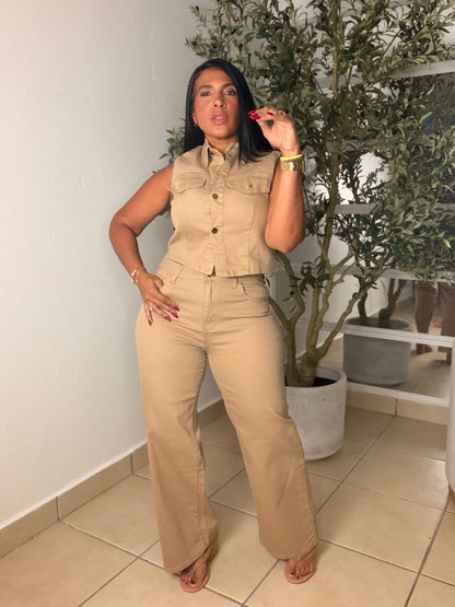 “Juanas” Mocha Beige Spandex Set Vest top y pantalòn . Simula denim (bien expandible) ùnico color y cubridor total. Mega còmodo (SOLD OUT GRACIAS)