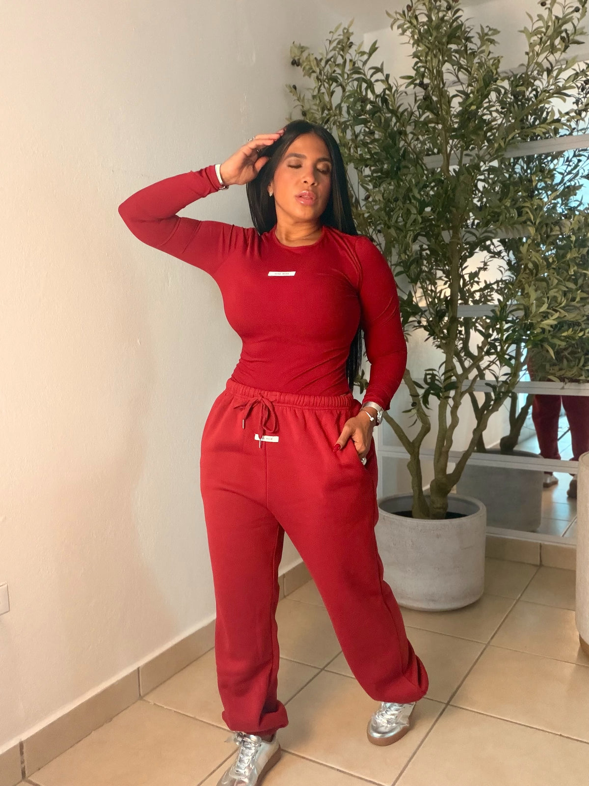 Red Wine Spandex Set (Bodysuit and Jogger Pants) Bien Spandex y ùnico color. 💯 cotton premium y para viajar es muy top tambièn