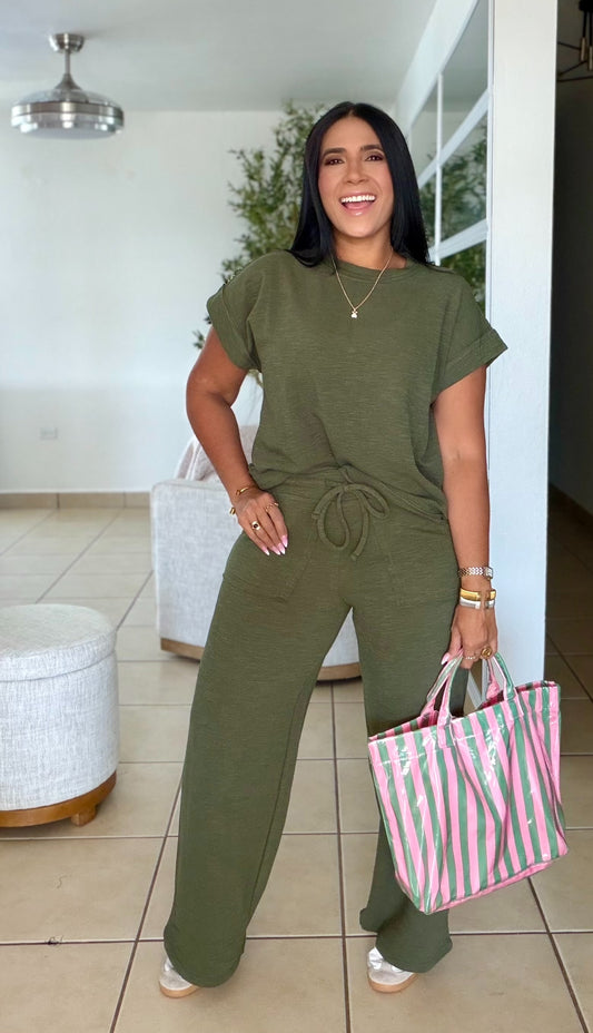 Olive Green Luxe Travel Spandex Comfy Set (tiene bolsillos y no zipper ni botones)SOLD OUT