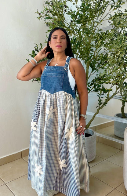Denim Blue Patches and Fower Details  Oversized Dress (tiene bolsillos y ajustable a gusto en mangos)